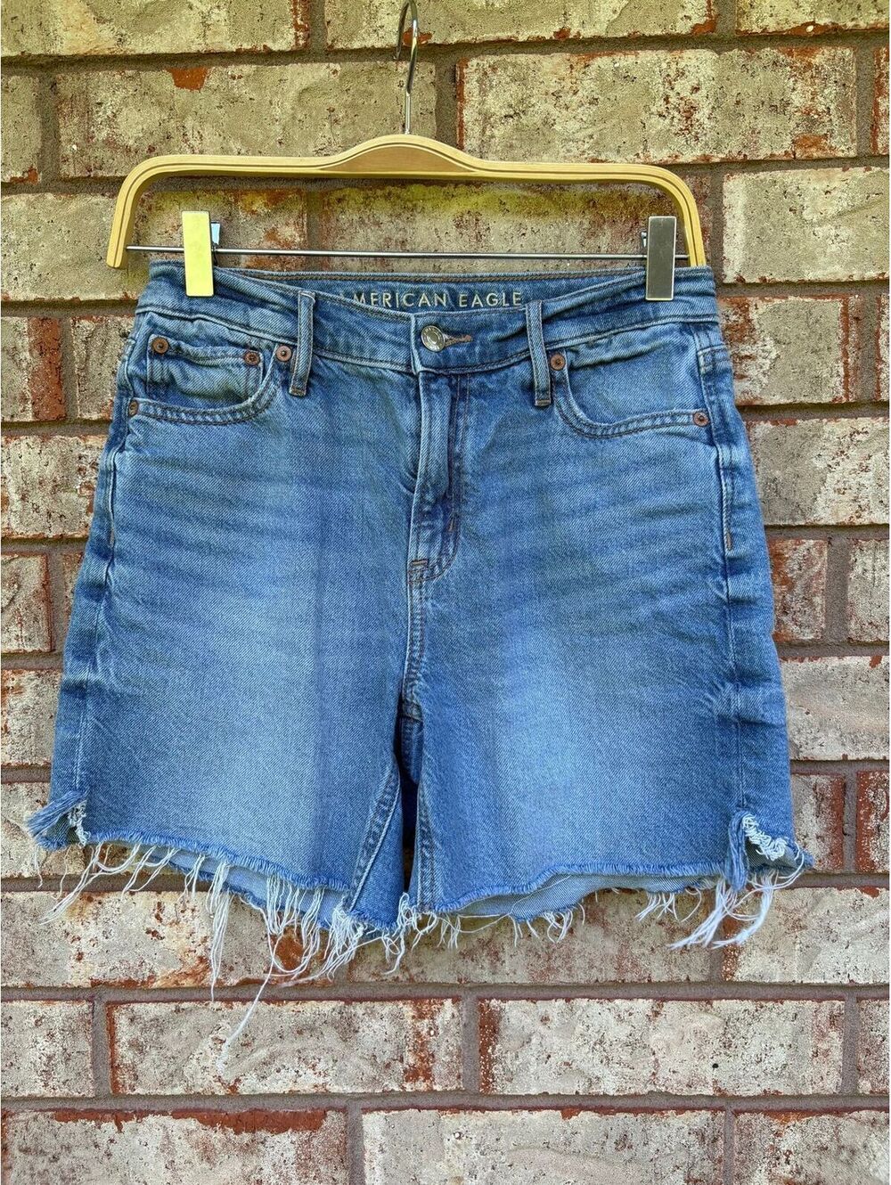 American Eagle Relaxed Jean Shorts with Raw Hem Size 0